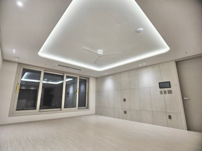 라운드 무몰딩 우물조명 — 모서리가 곡선으로 다듬어진 형태